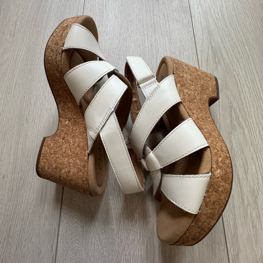 Clarks Women's Giselle Beach Wedge Sandals in white leather 3” cork wedge - 6